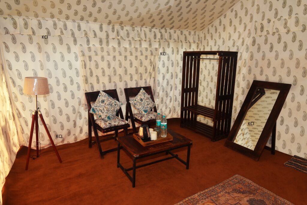 TENT ROOM1